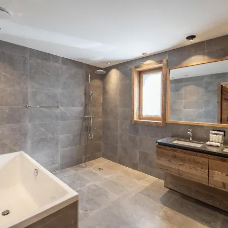 Familial Avec Piscine Et Animaux Admis Proche Pistes - Fr-1-568-37 בקתה